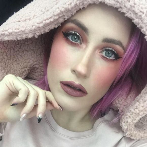 Meet your Posher, Amanda - Picture 1 of 1